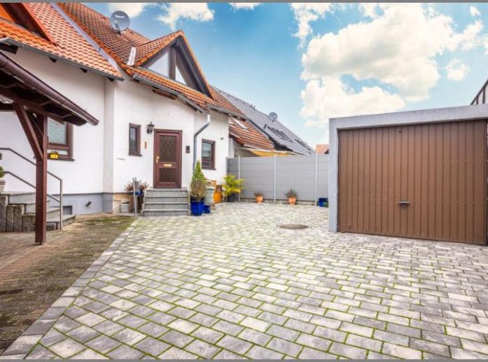 Reihenmittelhaus von Wohngemütlich! Gepflegtes Reihenmittelhaus mit Garten und Garage in Lichtenau bei Dhonau Immobilien-Makler Ortenau