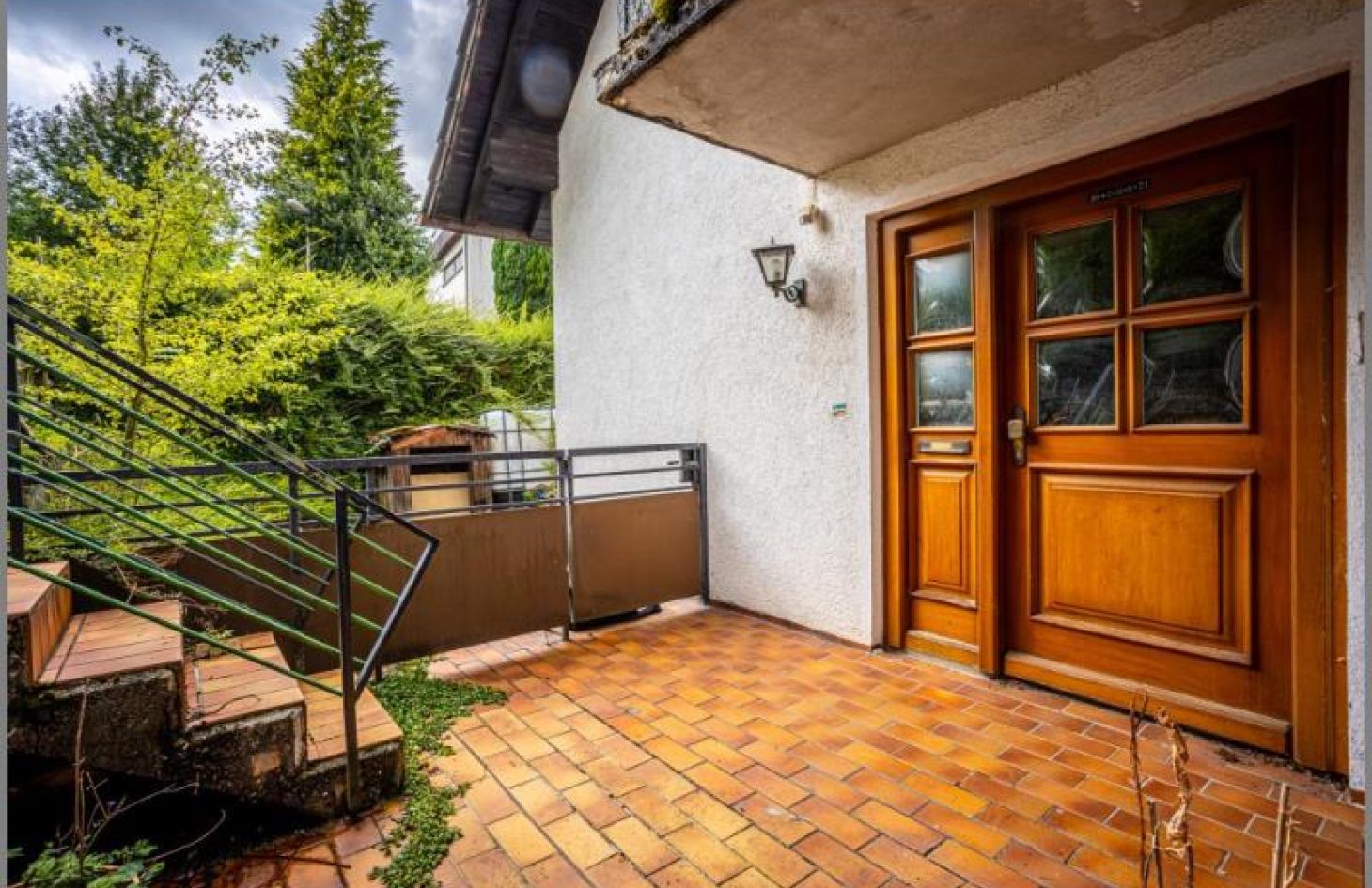 Eingangsterrasse unterkellert von Ihre Sanierungs-Chance: EFH oder ZFH mit großem Grundstück in ruhiger Lage in Lauf bei Dhonau Immobilien-Makler Ortenau
