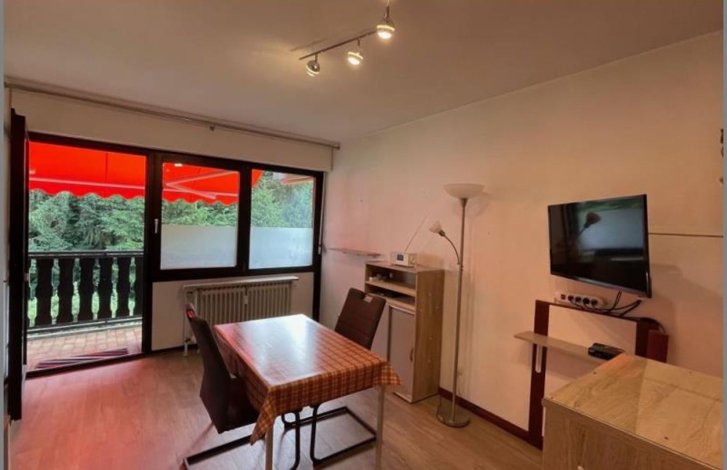 Wohnen Essen von Gemütliches, möbliertes Ferien-/Apartment mit Balkon im Gaishöllpark  in Sasbachwalden bei Dhonau Immobilien-Makler Ortenau