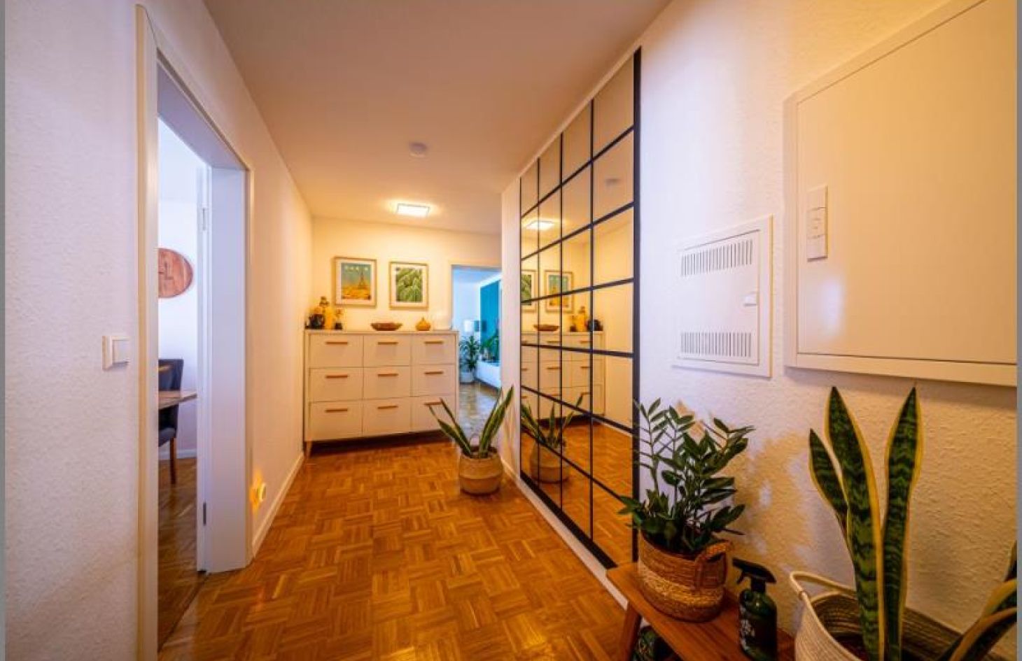 Hinterhaus / Flur OG von Teilsaniertes, großzügiges Zweifamilien-Anwesen mit Baugrundstück! in Baden-Baden bei Dhonau Immobilien-Makler Ortenau