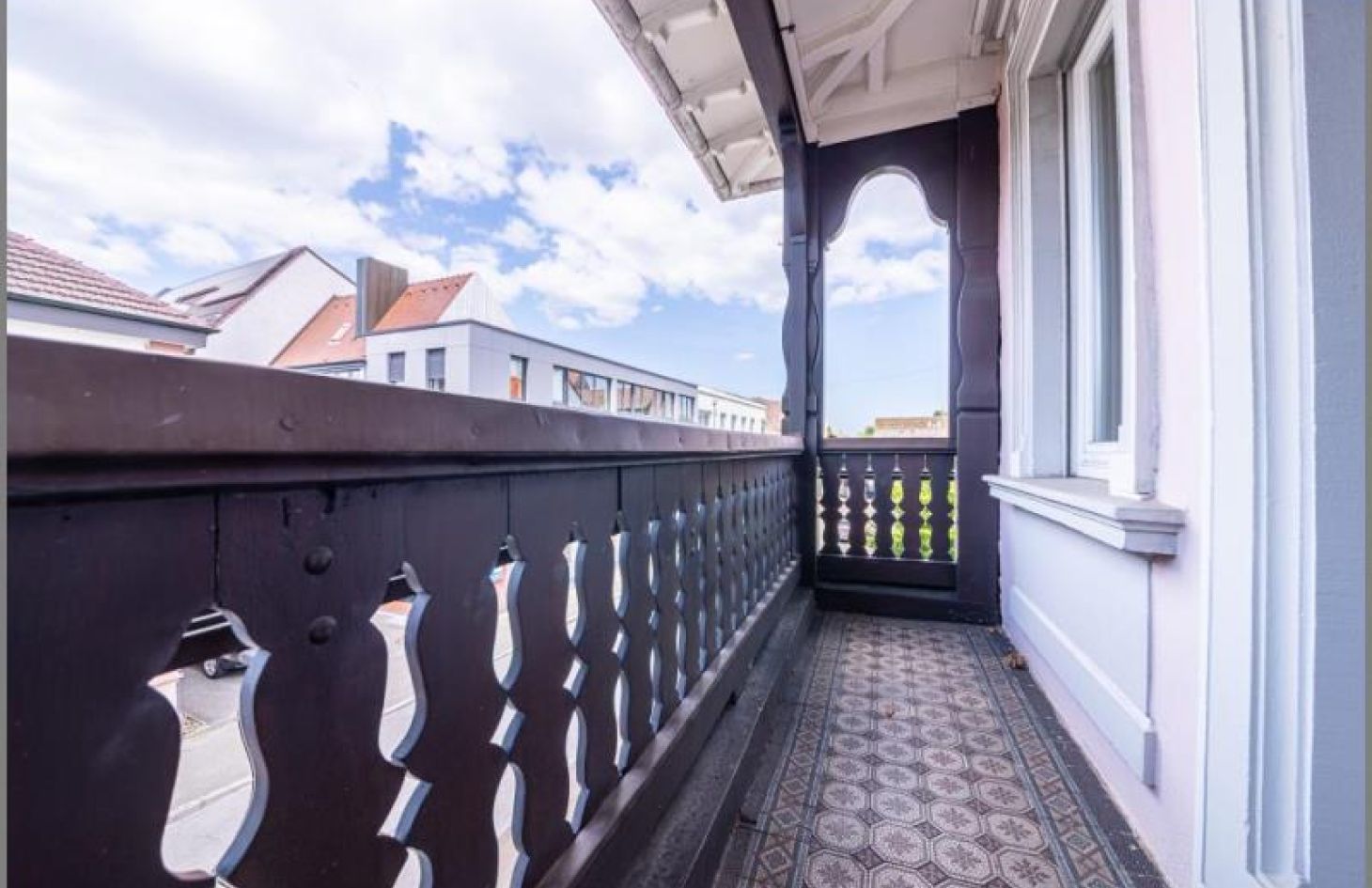 Balkon 1 von 2 im OG von Elegante Altbau-Stadtvilla mit 3 Wohnungen / Praxis. 125 Jahre erstklassig! in Achern / Stadt bei Dhonau Immobilien-Makler Ortenau