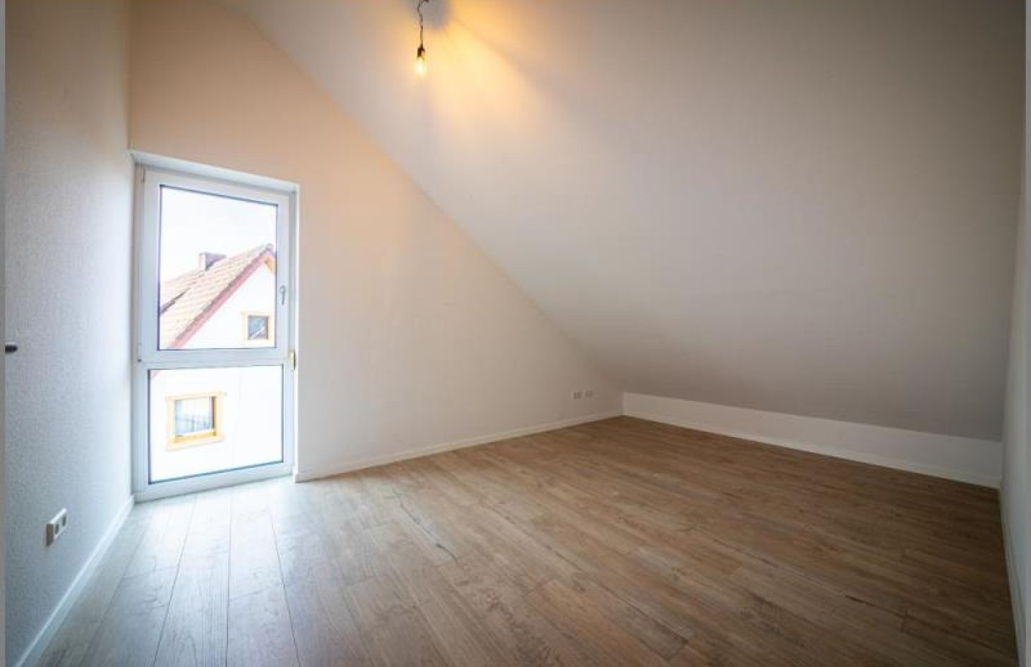 Zimmer DG von So gut wie NEU! Schickes, modernes Einfamilienhaus mit 6 Zimmern, Garage und Stellplatz. in Achern-Fautenbach bei Dhonau Immobilien-Makler Ortenau