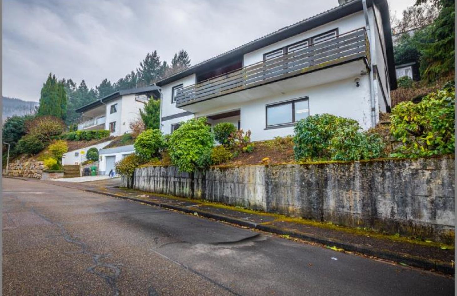 Ruhige Sackgasse von Einfamilienhaus mit ELW in ruhiger Wohnlage in Lauf bei Dhonau Immobilien-Makler Ortenau