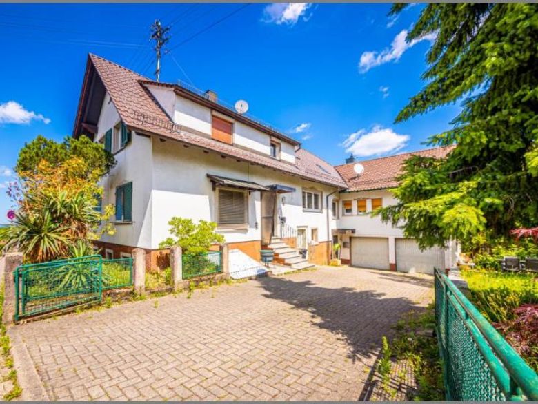 Anwesen in Varhalt von Teilsaniertes, großzügiges Zweifamilien-Anwesen mit Baugrundstück! in Baden-Baden bei Dhonau Immobilien-Makler Ortenau