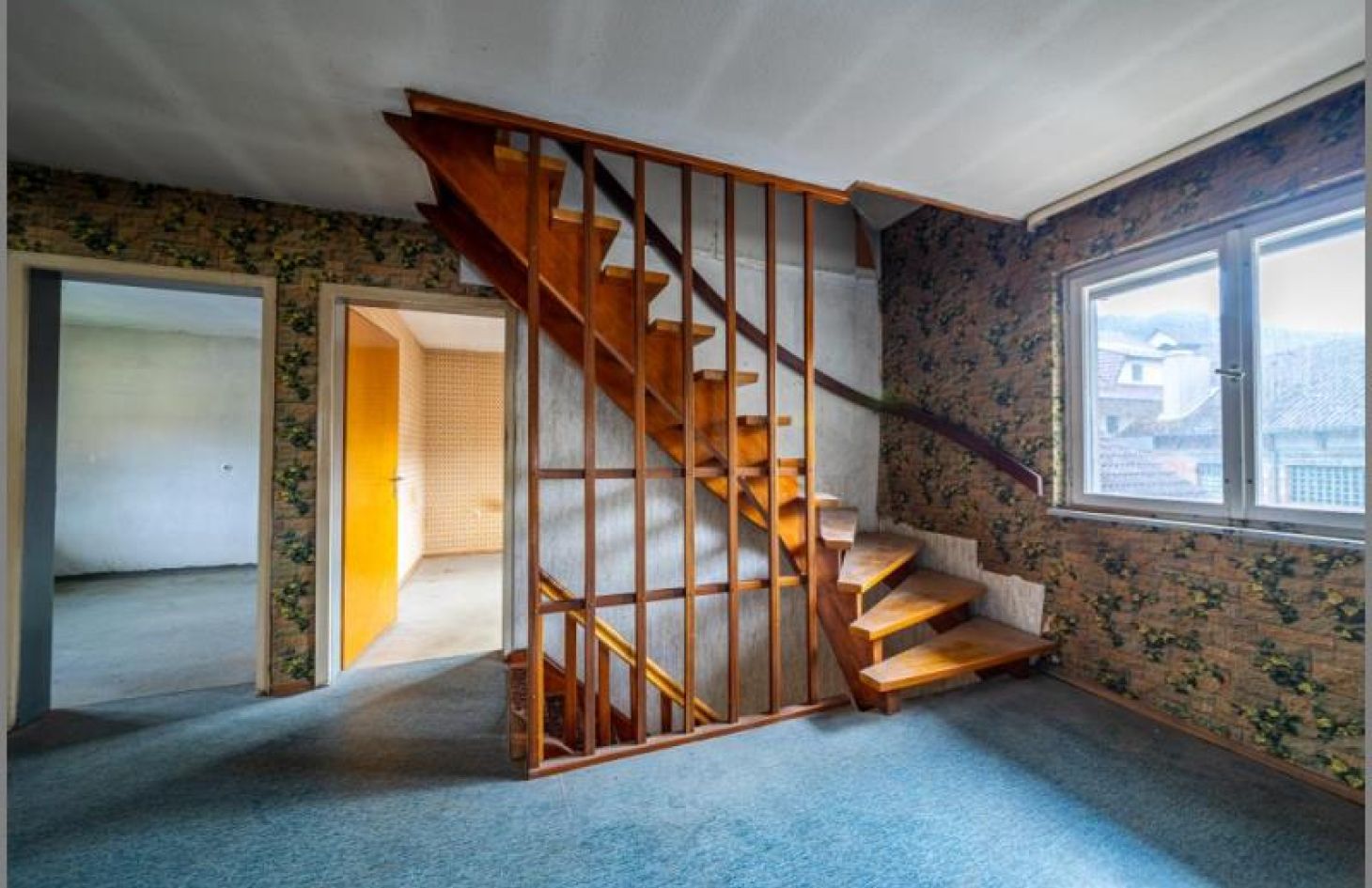 Wohnhaus OG Diele von Ein- bis Zweifamilienhaus mit massivem Öko-Anbau - Ausbauoption plus extra Grundstück! in Kappelrodeck bei Dhonau Immobilien-Makler Ortenau