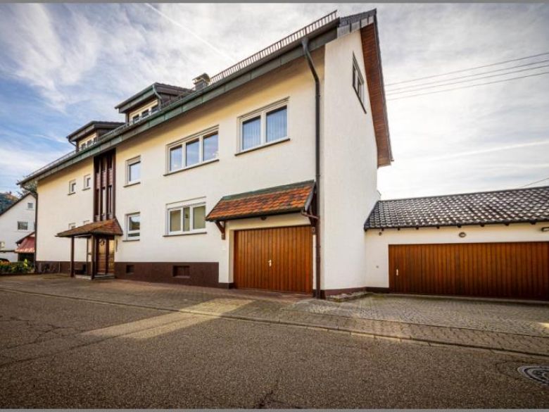 Nordansicht von Für Anleger und Selbstnutzer! Gepflegtes Dreifamilienhaus bereit zur Neu-Vermietung! in Baden-Baden Varnhalt bei Dhonau Immobilien-Makler Ortenau