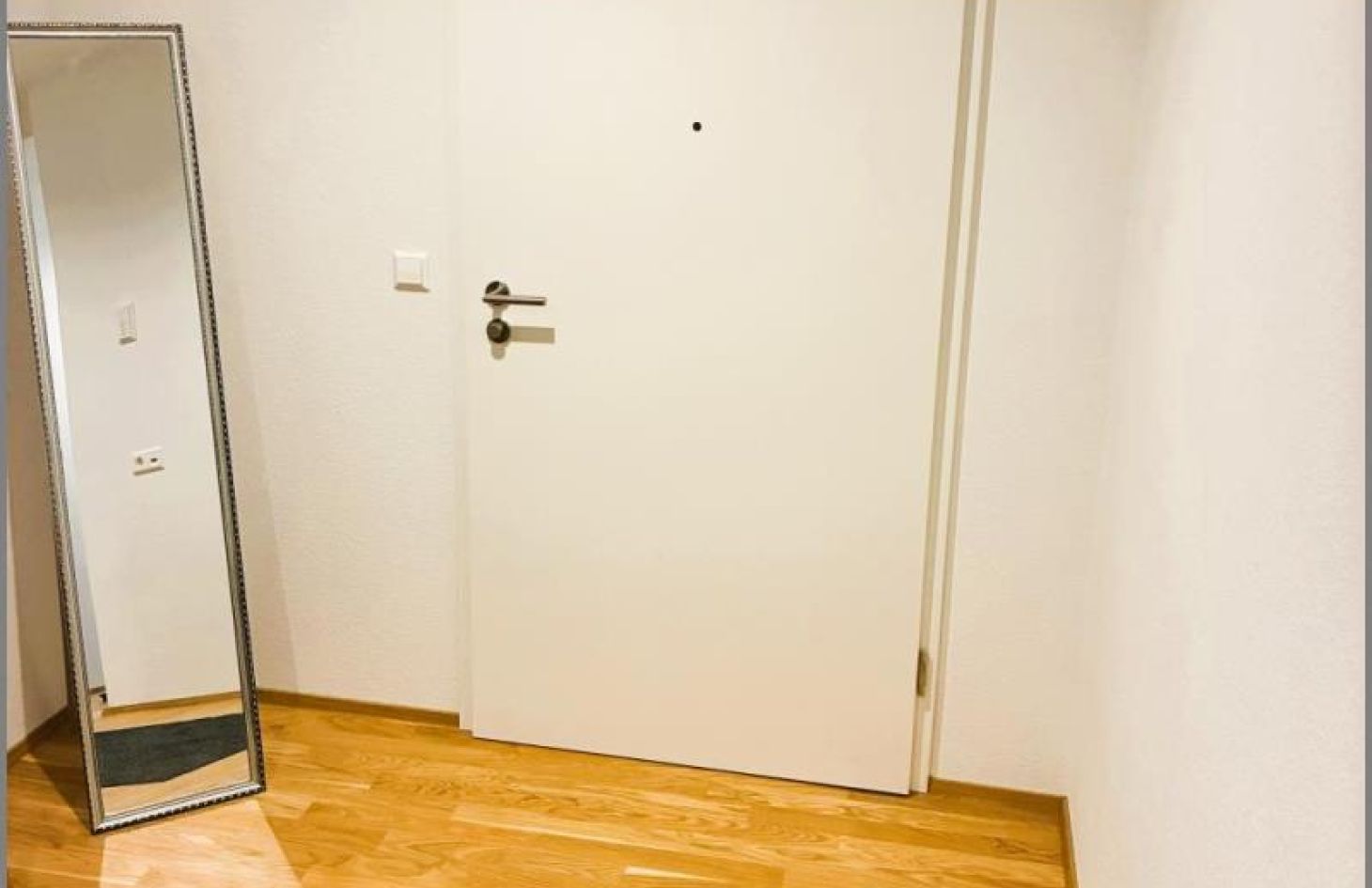 Eingang von Moderne, zentral gelegene 3-Zimmer-Wohnung mit Balkon, EBK, TG-Stellplatz und Aufzug in Renchen (Stadt) bei Dhonau Immobilien-Makler Ortenau