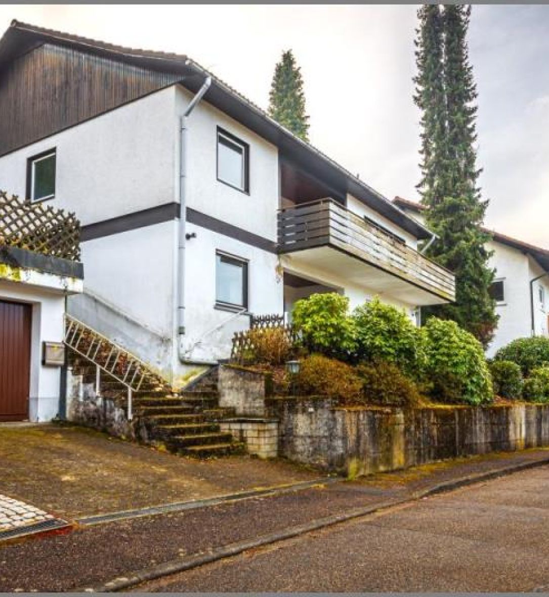 Wohnhaus mit Garage von Einfamilienhaus mit ELW in ruhiger Wohnlage in Lauf bei Dhonau Immobilien-Makler Ortenau