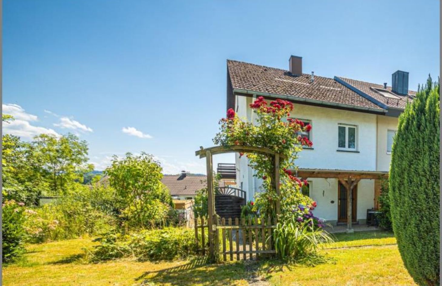 Eingang / Garten von Wohnliche Doppelhaushälfte - Gemütliches Zuhause in begehrter Lage! in Sasbach bei Dhonau Immobilien-Makler Ortenau