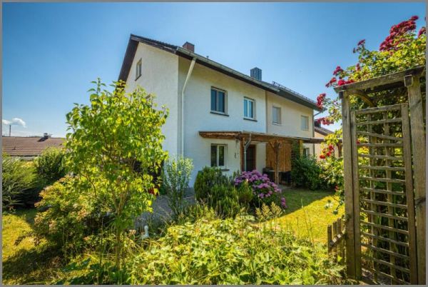 Doppelhaushäfte  von Wohnliche Doppelhaushälfte - Gemütliches Zuhause in begehrter Lage! in Sasbach bei Dhonau Immobilien-Makler Ortenau