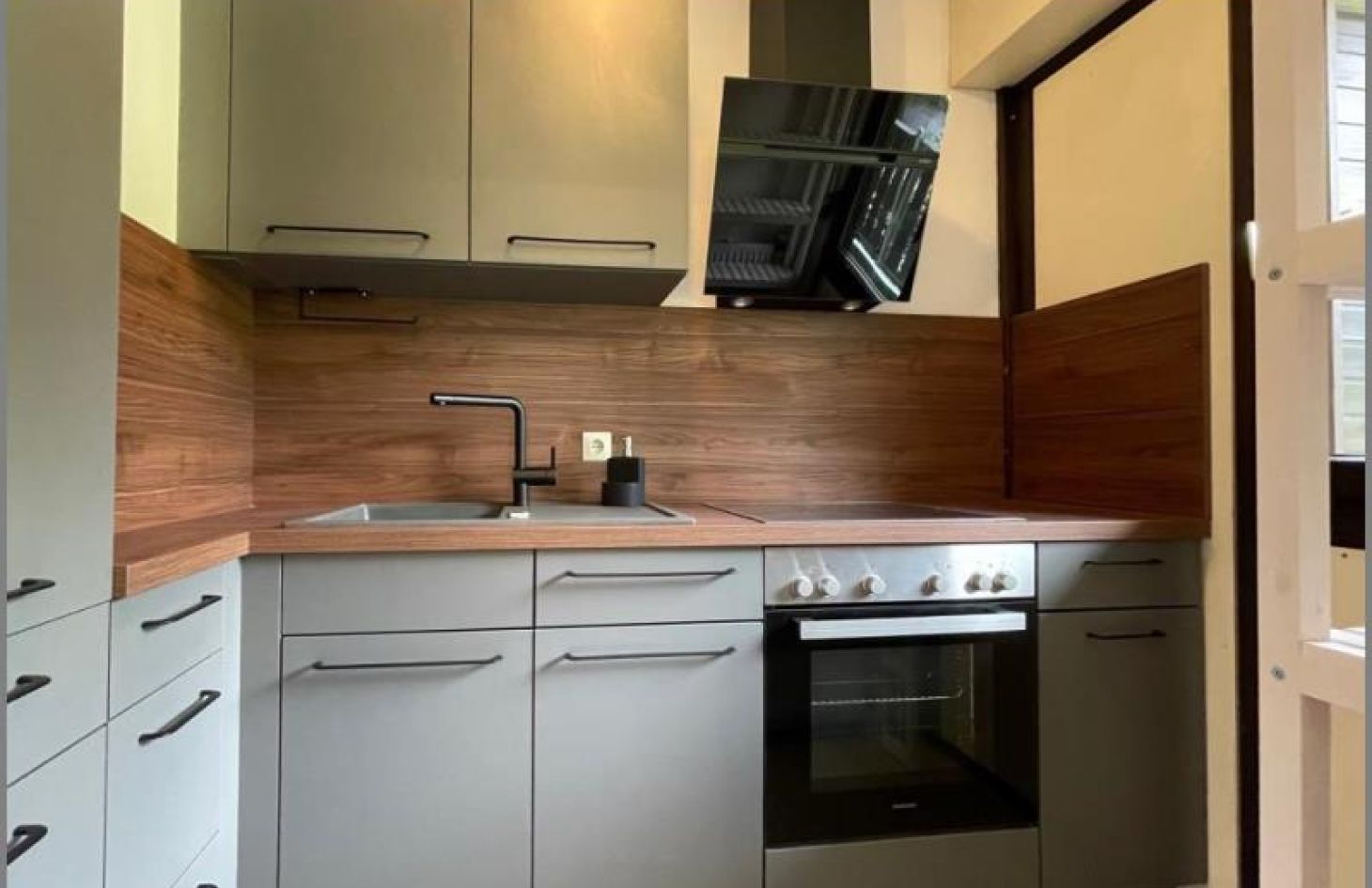 Küche von Gemütliche 1-Zimmer-(Ferien-)-Wohnung mit Balkon in Sasbachwalden bei Dhonau Immobilien-Makler Ortenau