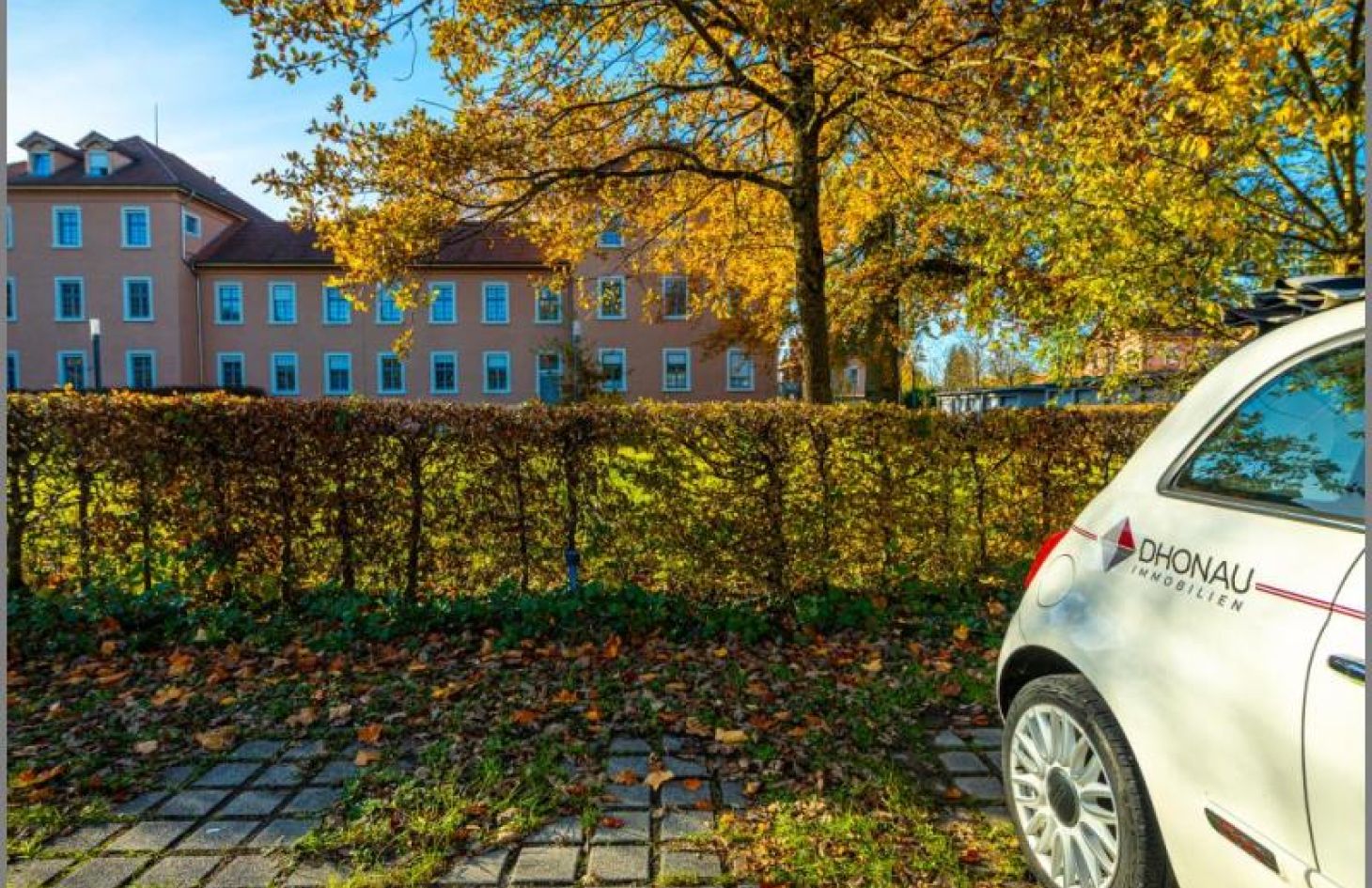 1 Stellplatz von Altbauflair und Lebensqualität! Schicke 4-Zimmer-ETW mit Balkon, Garage und Stellplatz in Achern bei Dhonau Immobilien-Makler Ortenau