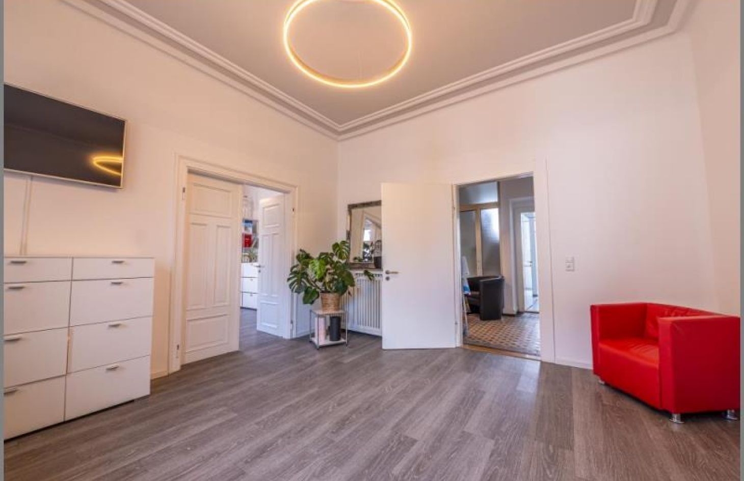 Zimmer EG von Elegante Altbau-Stadtvilla mit 3 Wohnungen / Praxis. 125 Jahre erstklassig! in Achern / Stadt bei Dhonau Immobilien-Makler Ortenau