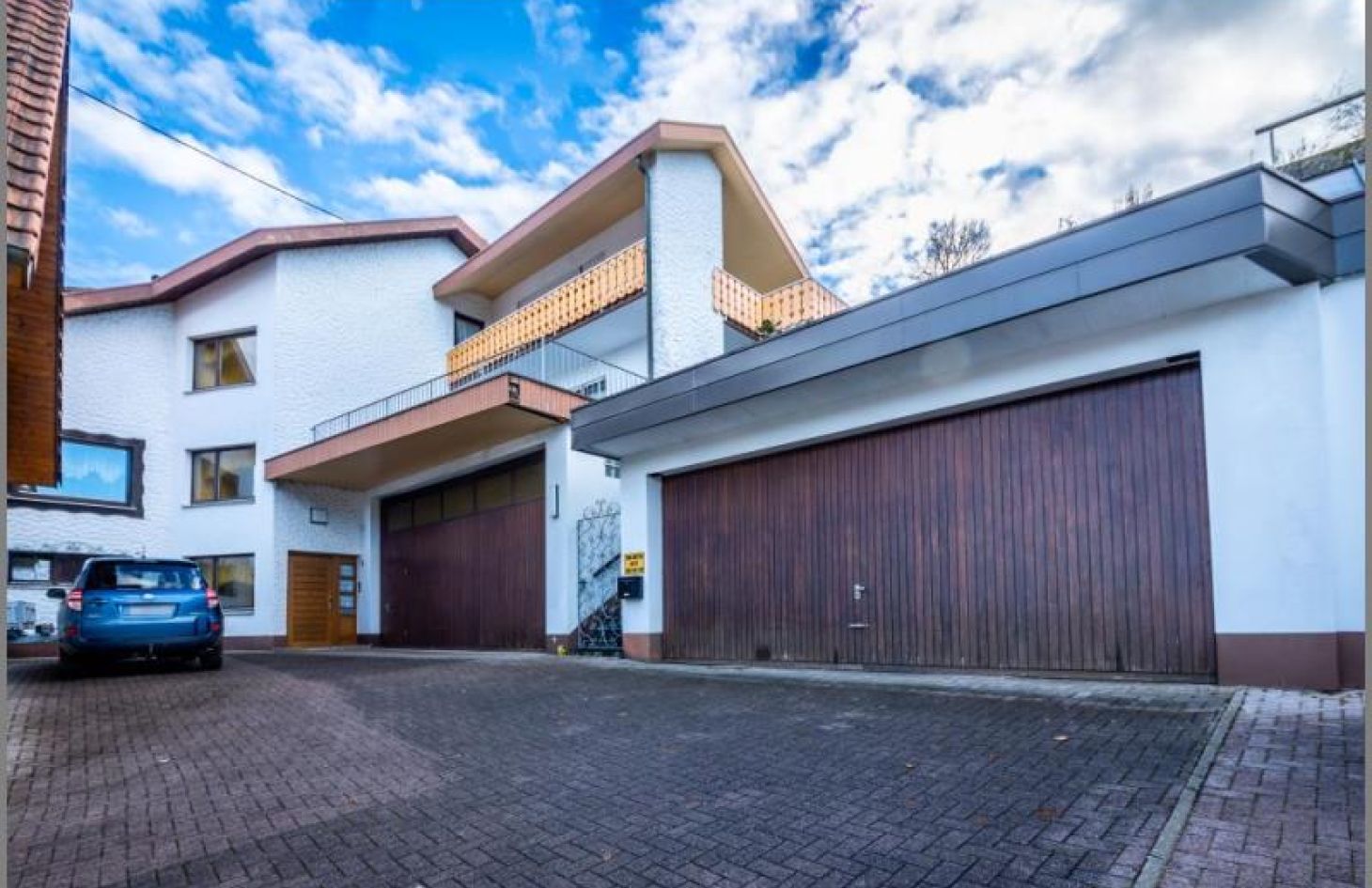 Doppelgaragen / Stellplätze von Wohnhaus & Airbnb! 6 Appartements, Terrassen, Lagerräume, Stellplätze! in Kappelrodeck bei Dhonau Immobilien-Makler Ortenau