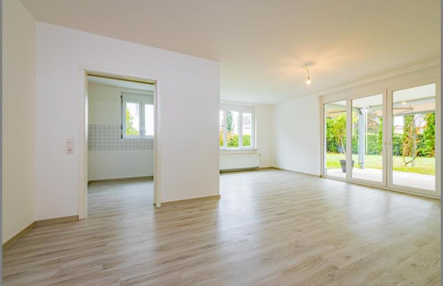 Schicke Wohnung von Genial! Schicke 3-Zimmer-Stadtwohnung im EG mit großem Garten, Tiefgarage, Aufzug in Achern Stadt bei Dhonau Immobilien-Makler Ortenau