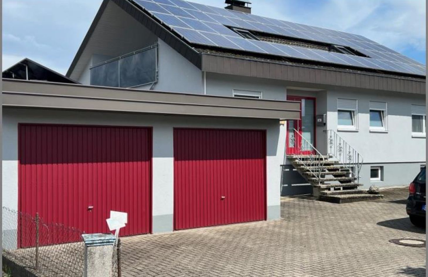 Einfahrt von Gemütliche 2-Zimmer-Dachgeschoss-Wohnung mit großem Balkon in Rheinau-Rheinbischofsheim bei Dhonau Immobilien-Makler Ortenau