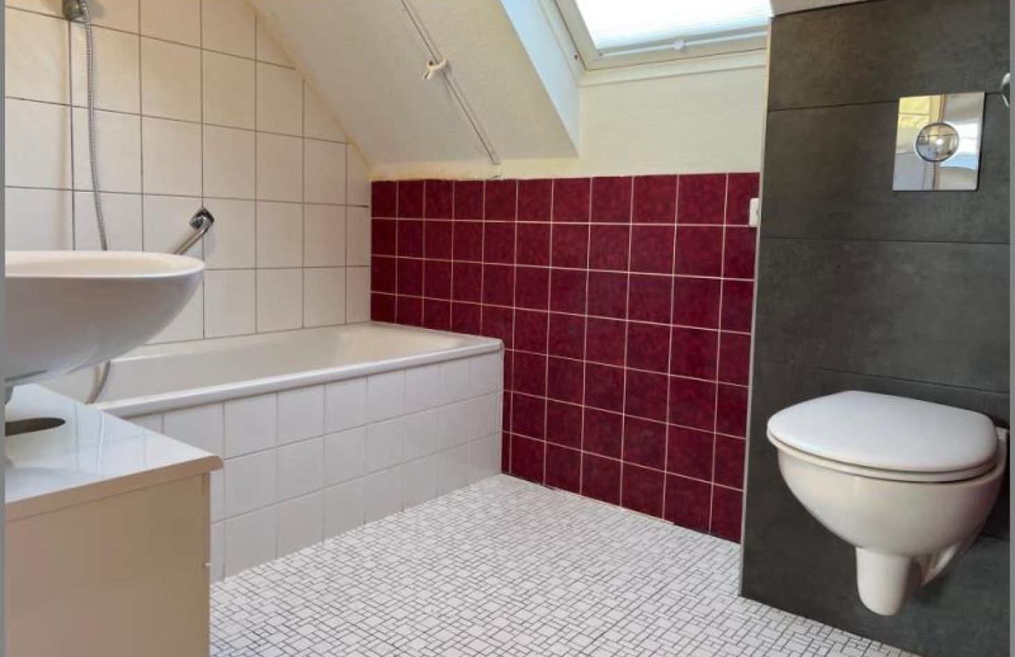 Bad DG von Schnuckeliges freistehendes Einfamilienhaus zur Miete in Achern-Gamshurst bei Dhonau Immobilien-Makler Ortenau