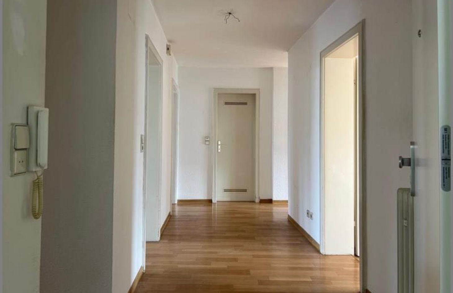 Flur von Große, helle 4-Zimmer-Wohnung im 1.OG mit Balkon zentral in Achern in Achern bei Dhonau Immobilien-Makler Ortenau