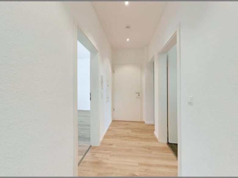 Flur von Tolle sanierte 3-Zimmer-Wohnung mitten in Bühl zu vermieten! in Bühl bei Dhonau Immobilien-Makler Ortenau