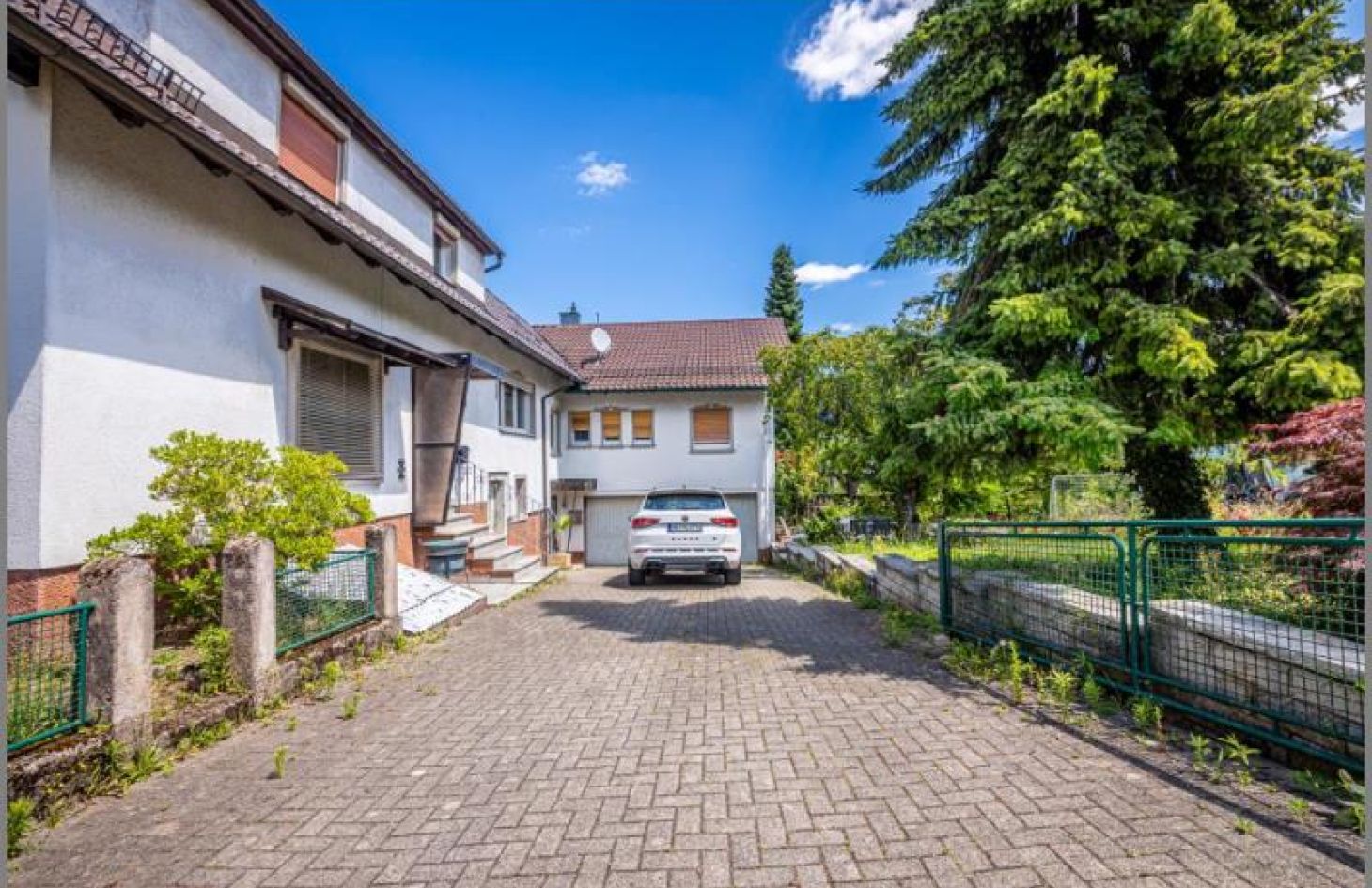 Vorderhaus / Hinterhaus von Teilsaniertes, großzügiges Zweifamilien-Anwesen mit Baugrundstück! in Baden-Baden bei Dhonau Immobilien-Makler Ortenau