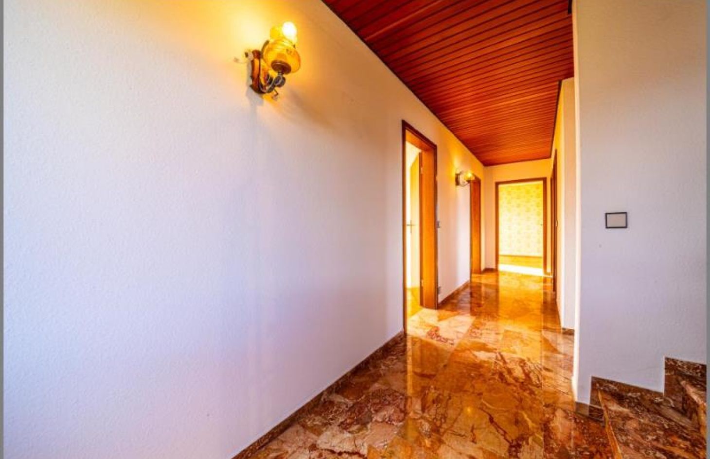 Flur OG von Geräumiges Einfamilienhaus - tolle Wohnlage! Hobbyräume, Doppelgarage, Balkone, großes Grundstück. in Sinzheim bei Dhonau Immobilien-Makler Ortenau