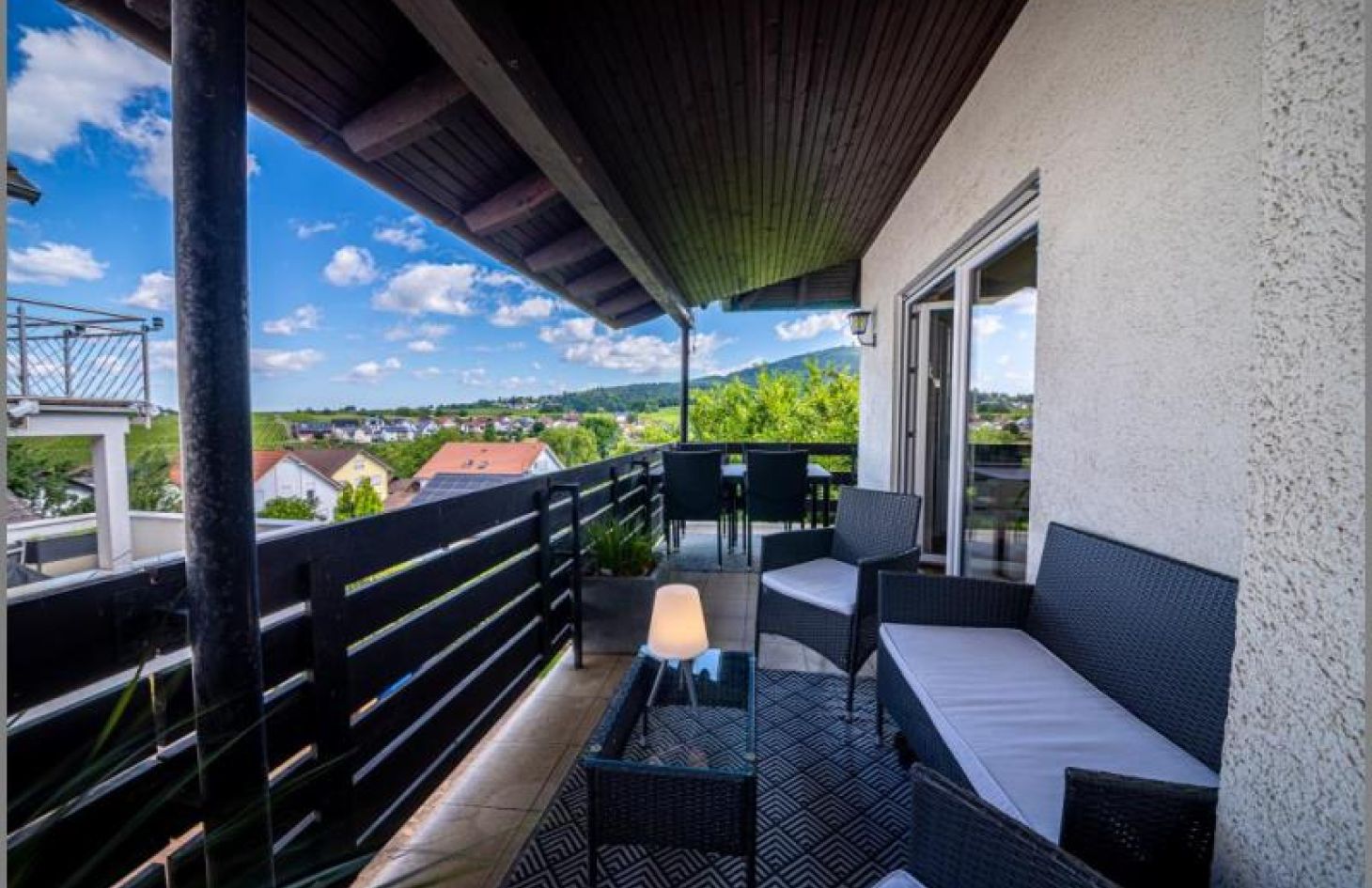 Hinterhaus / Balkon OG von Teilsaniertes, großzügiges Zweifamilien-Anwesen mit Baugrundstück! in Baden-Baden bei Dhonau Immobilien-Makler Ortenau