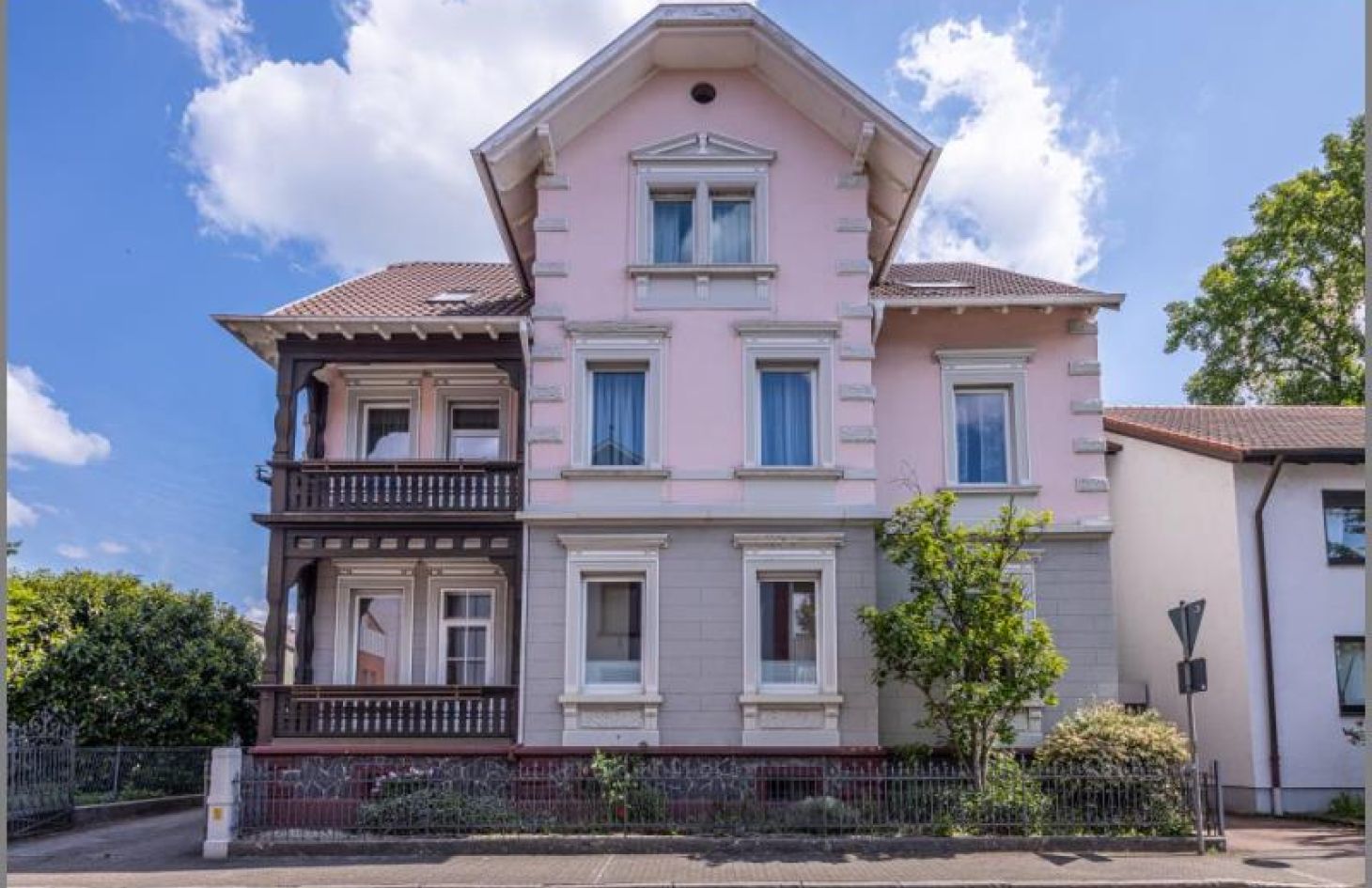 Ansicht West von Elegante Altbau-Stadtvilla mit 3 Wohnungen / Praxis. 125 Jahre erstklassig! in Achern / Stadt bei Dhonau Immobilien-Makler Ortenau