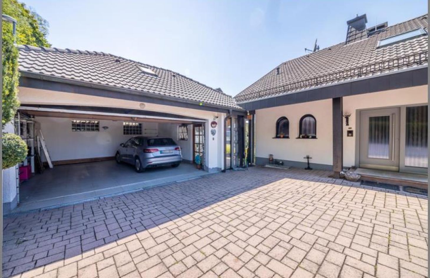 Doppelgarage von Hervorragend! Großes Einfamilienhaus mit ELW, Ausblick u. Traumgrundstück in Pfaffenweiler bei Dhonau Immobilien-Makler Ortenau