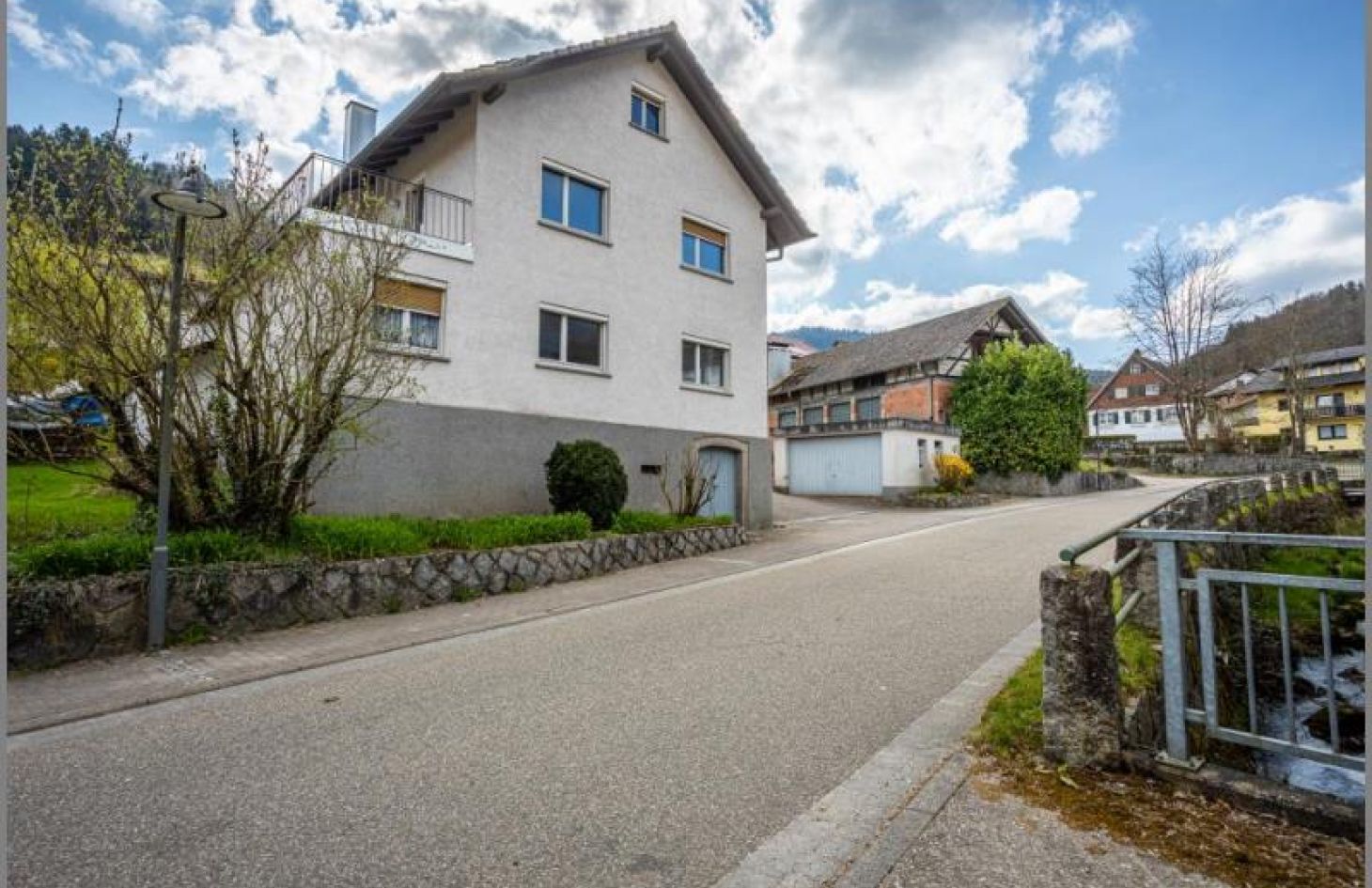Wohnhaus von Ein- bis Zweifamilienhaus mit massivem Öko-Anbau - Ausbauoption plus extra Grundstück! in Kappelrodeck bei Dhonau Immobilien-Makler Ortenau