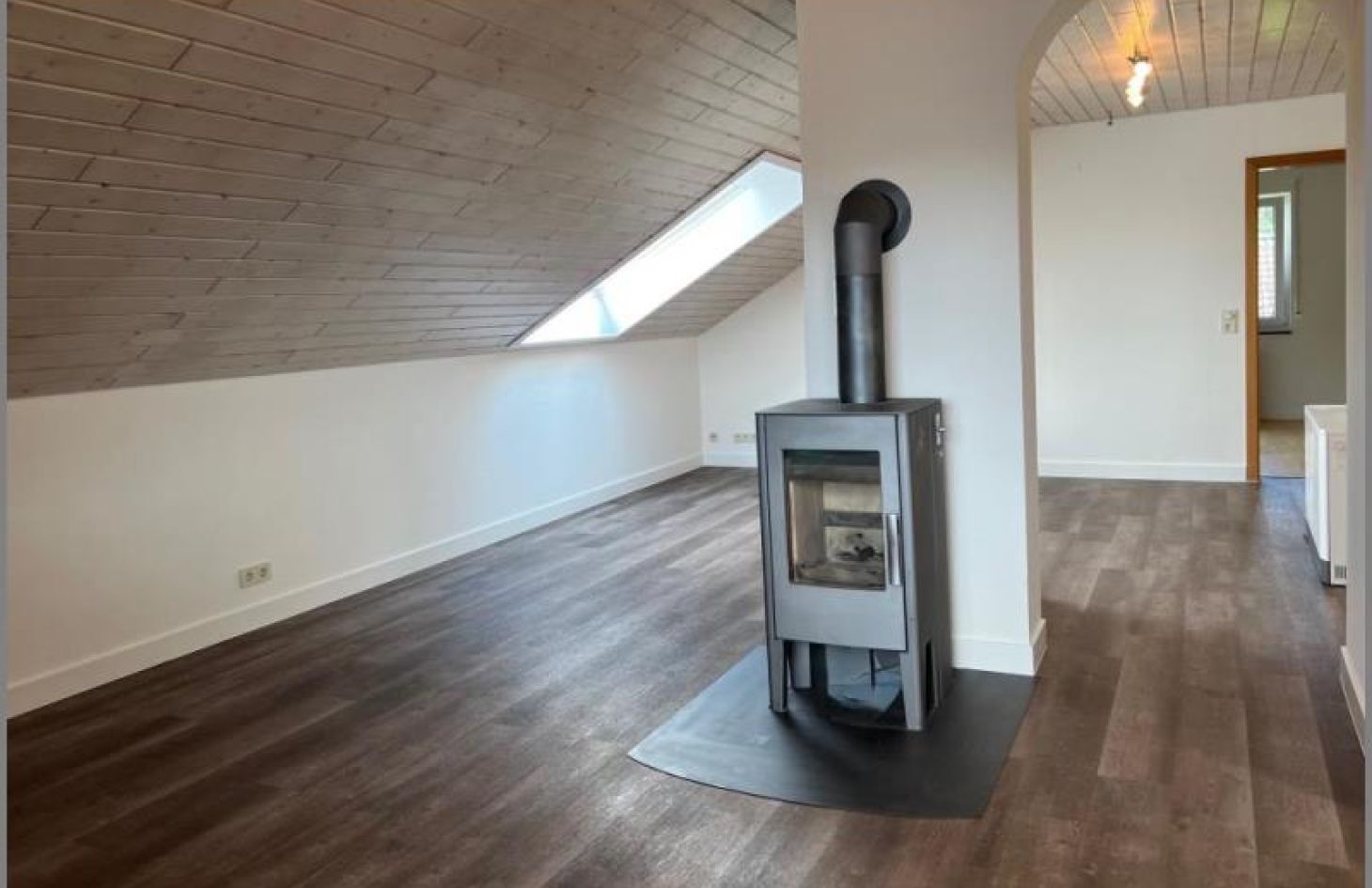 Wohnen von Gemütliche 2-Zimmer-Dachgeschoss-Wohnung mit großem Balkon in Rheinau-Rheinbischofsheim bei Dhonau Immobilien-Makler Ortenau