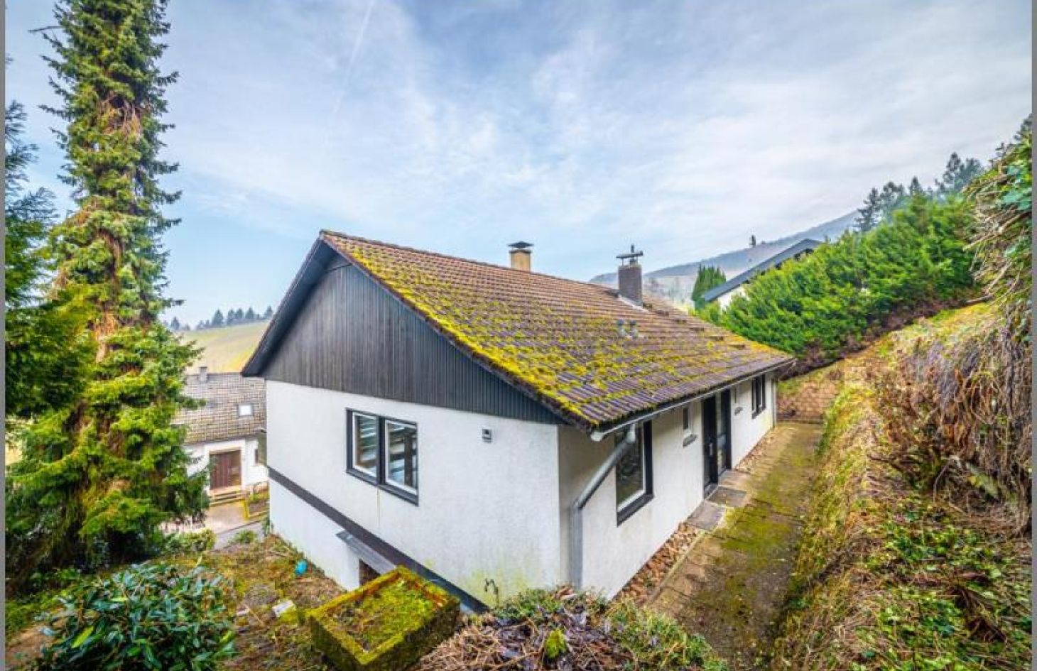 Hanglage von Einfamilienhaus mit ELW in ruhiger Wohnlage in Lauf bei Dhonau Immobilien-Makler Ortenau