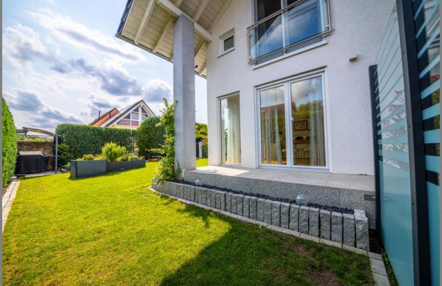 Veranda von Schicker Wohntraum in Grün! Modernes Einfamilienhaus in ruhiger Lage! in Bühl bei Dhonau Immobilien-Makler Ortenau