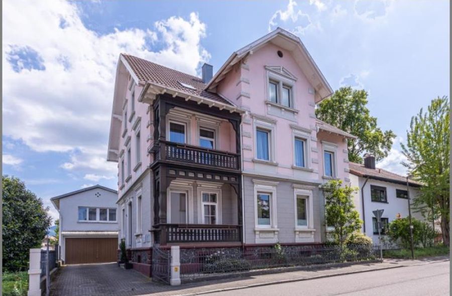 Edles Stadthaus in Achern von Elegante Altbau-Stadtvilla mit 3 Wohnungen / Praxis. 125 Jahre erstklassig! in Achern / Stadt bei Dhonau Immobilien-Makler Ortenau