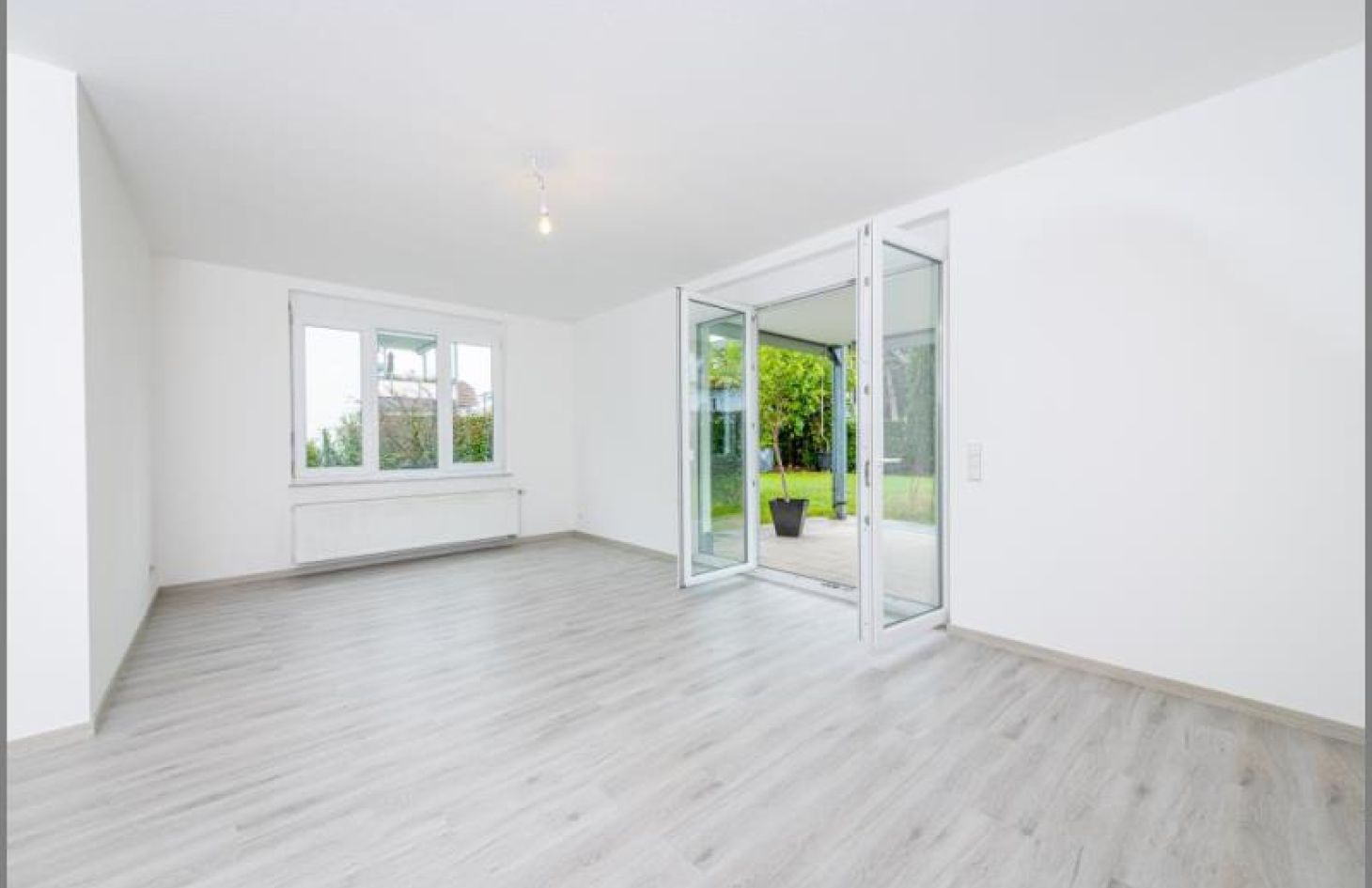 Wohnen von Genial! Schicke 3-Zimmer-Stadtwohnung im EG mit großem Garten, Tiefgarage, Aufzug in Achern Stadt bei Dhonau Immobilien-Makler Ortenau