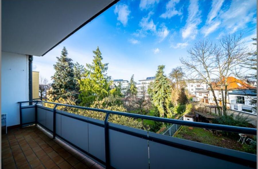 Balkon/Aussicht von 4-Zimmer-Wohnung im 2.OG mit Balkon - zentral in Achern in Achern bei Dhonau Immobilien-Makler Ortenau