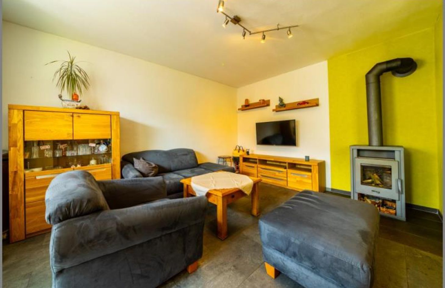 EG Wohnen von Geräumiges, gepflegtes Reihenmittelhaus mit 2 Garagen und tollem Gartengrundstück in Oberkirch-Oberdorf bei Dhonau Immobilien-Makler Ortenau