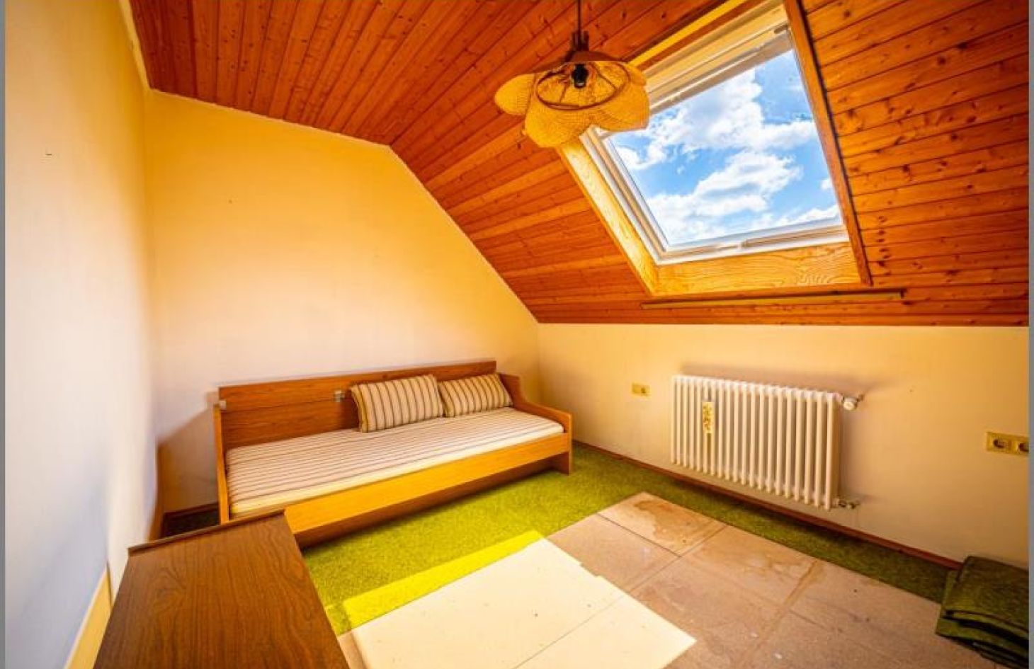 Vorderhaus / Schlafen 3 DG von Teilsaniertes, großzügiges Zweifamilien-Anwesen mit Baugrundstück! in Baden-Baden bei Dhonau Immobilien-Makler Ortenau