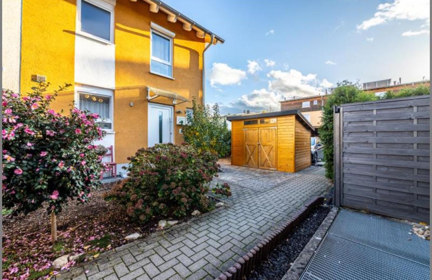 Ansicht Nord von Klasse Familien-Doppelhaushälfte mit Garten & 2 Stellplätzen (1TG)
 in Baden-Baden bei Dhonau Immobilien-Makler Ortenau