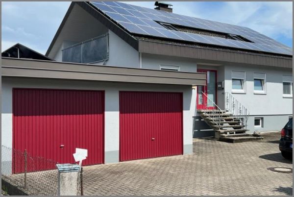 Einfahrt von Gemütliche 2-Zimmer-Dachgeschoss-Wohnung mit großem Balkon in Rheinau-Rheinbischofsheim bei Dhonau Immobilien-Makler Ortenau