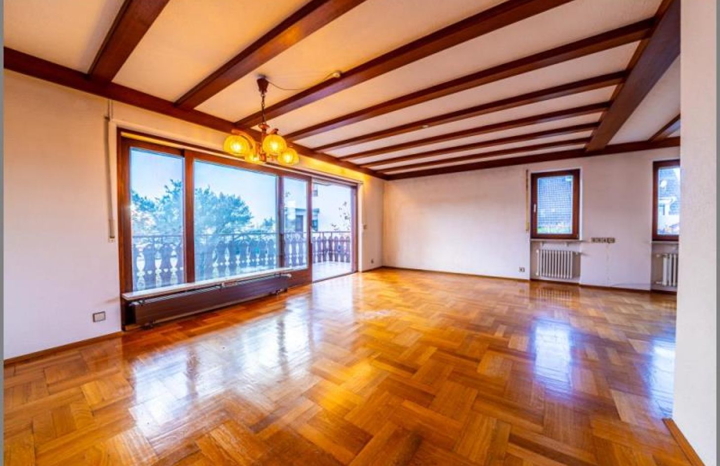 Wohnen EG von Geräumiges Einfamilienhaus - tolle Wohnlage! Hobbyräume, Doppelgarage, Balkone, großes Grundstück. in Sinzheim bei Dhonau Immobilien-Makler Ortenau