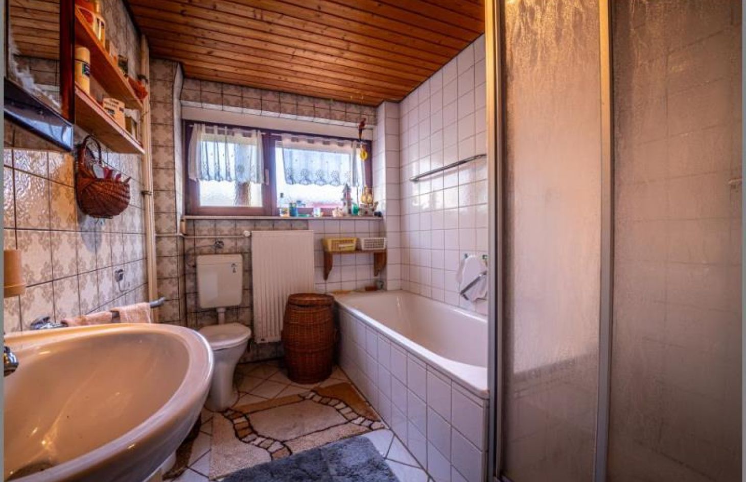 Bad EG von Ihre Sanierungs-Chance: EFH oder ZFH mit großem Grundstück in ruhiger Lage in Lauf bei Dhonau Immobilien-Makler Ortenau