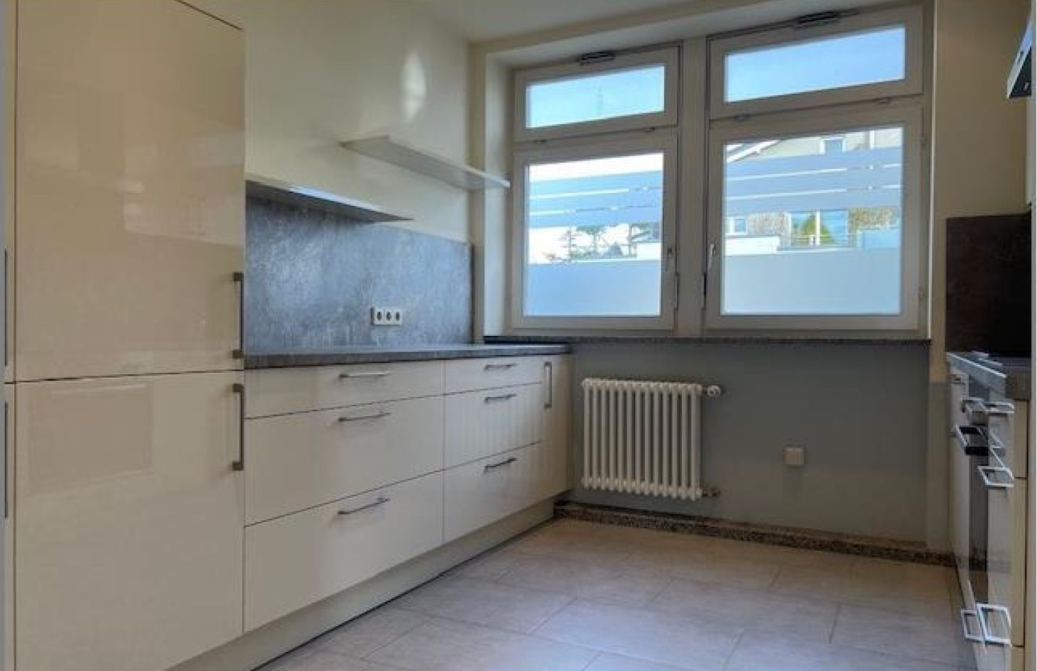 Küche / EBK von Schöne Altbau-Stadtwohnung mit großem Balkon und EBK  in Bühl bei Dhonau Immobilien-Makler Ortenau