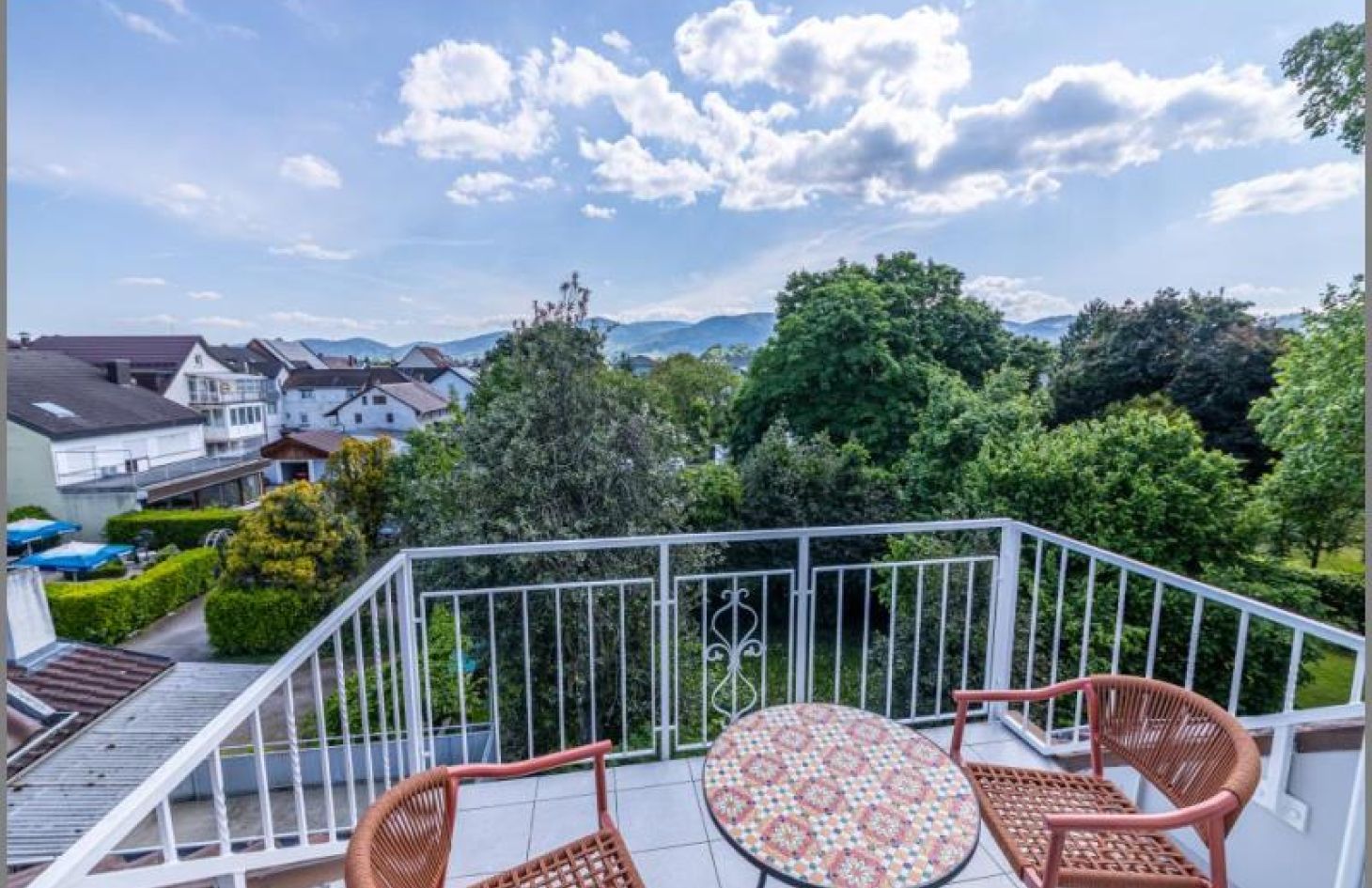 Balkon DG von Elegante Altbau-Stadtvilla mit 3 Wohnungen / Praxis. 125 Jahre erstklassig! in Achern / Stadt bei Dhonau Immobilien-Makler Ortenau