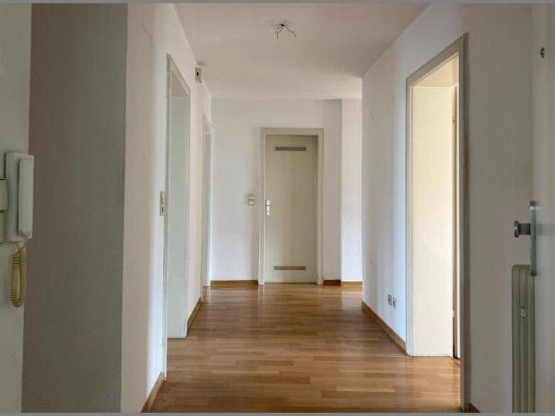 Flur von Große, helle 4-Zimmer-Wohnung im 1.OG mit Balkon zentral in Achern in Achern bei Dhonau Immobilien-Makler Ortenau