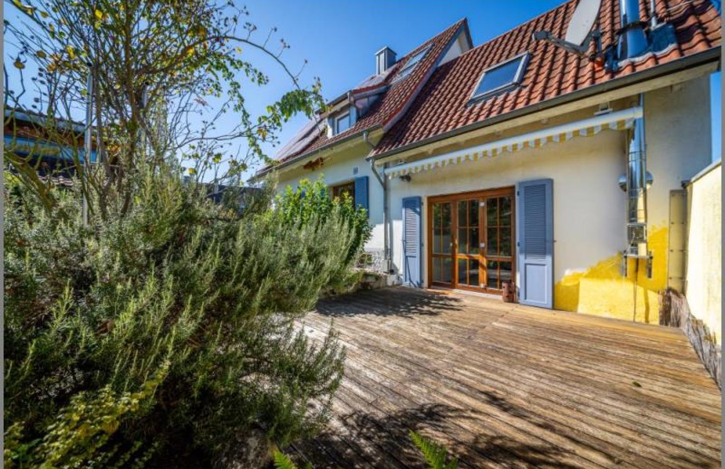 Terrasse 1 von 2 von Flair zum Verlieben! Sehr schönes, modernisiertes Einfamilienhaus mit Garten und Garagengebäude  in Achern-Önsbach bei Dhonau Immobilien-Makler Ortenau