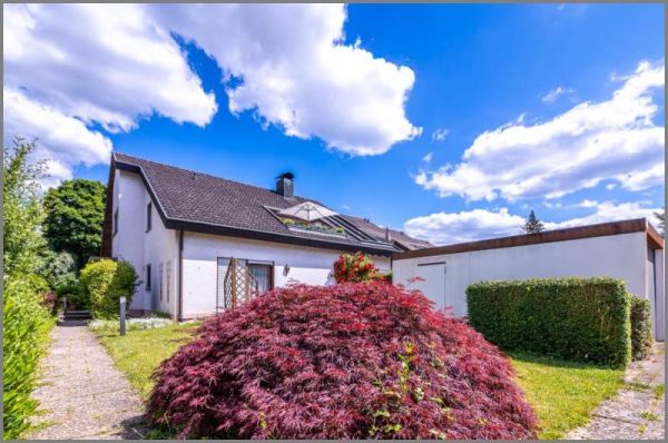 Zweifamilienhaus mit Garagen von Sehr schöne DG-Eigentumswohnung mit Kamin, Loggia, Garten, Garage in Achern bei Dhonau Immobilien-Makler Ortenau