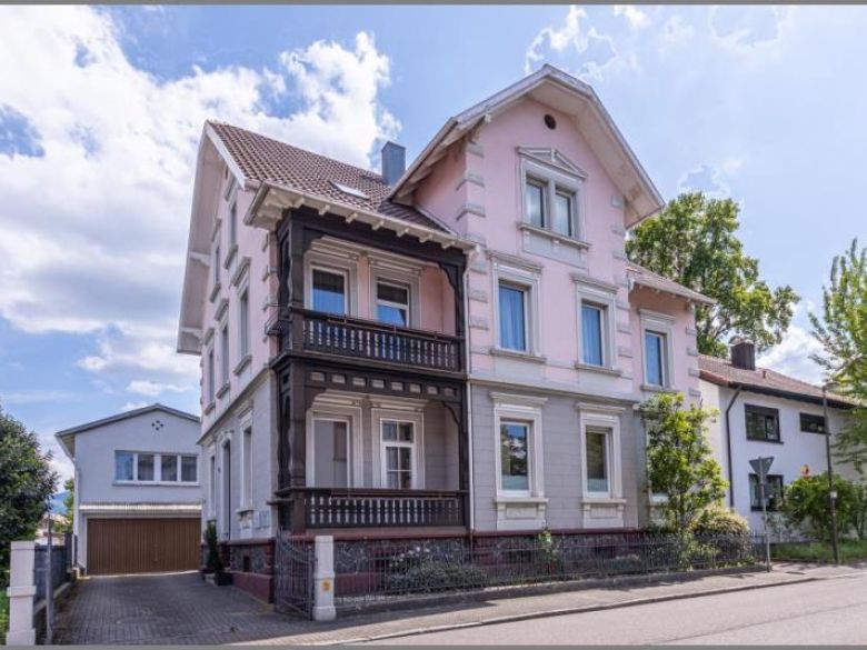 Edles Stadthaus in Achern von Elegante Altbau-Stadtvilla mit 3 Wohnungen / Praxis. 125 Jahre erstklassig! in Achern / Stadt bei Dhonau Immobilien-Makler Ortenau