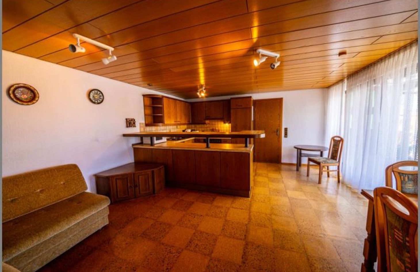 Appartementhaus Wohnen von Wohnhaus & Airbnb! 6 Appartements, Terrassen, Lagerräume, Stellplätze! in Kappelrodeck bei Dhonau Immobilien-Makler Ortenau