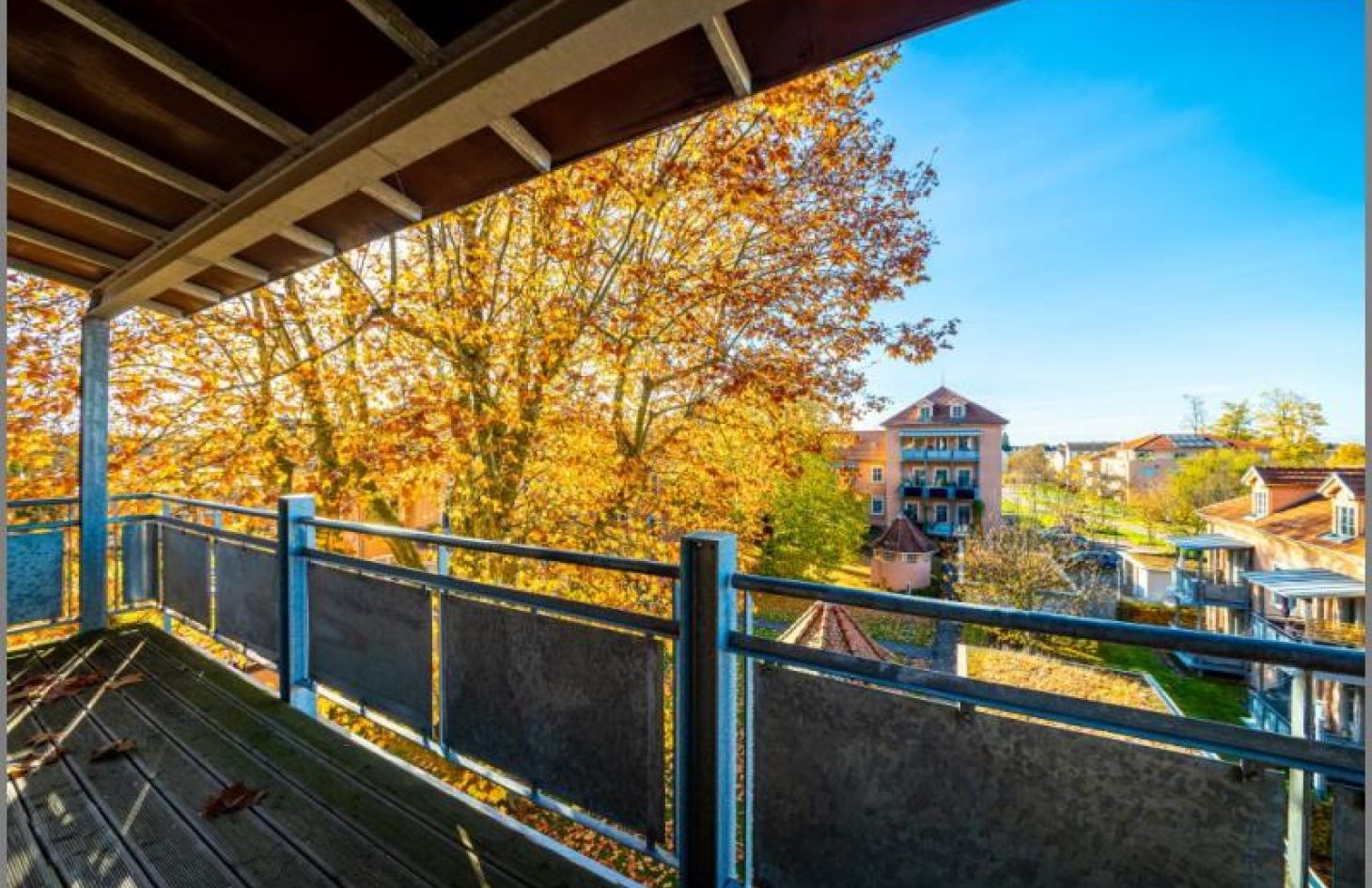 Balkon von Altbauflair und Lebensqualität! Schicke 4-Zimmer-ETW mit Balkon, Garage und Stellplatz in Achern bei Dhonau Immobilien-Makler Ortenau
