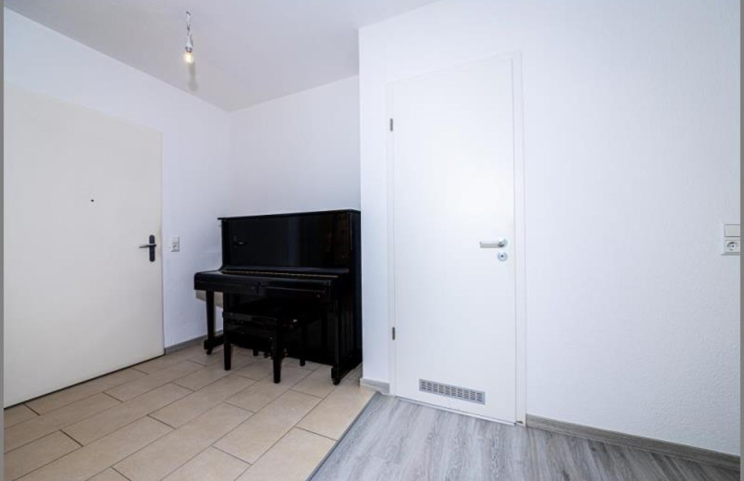 Eingang / Diele / Gäste-WC von Genial! Schicke 3-Zimmer-Stadtwohnung im EG mit großem Garten, Tiefgarage, Aufzug in Achern Stadt bei Dhonau Immobilien-Makler Ortenau
